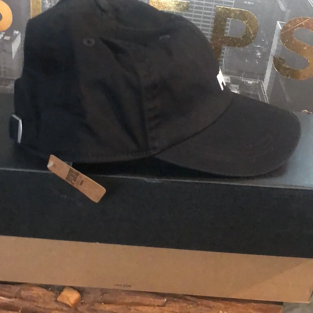 Baseball cap - Picture 2 of 5